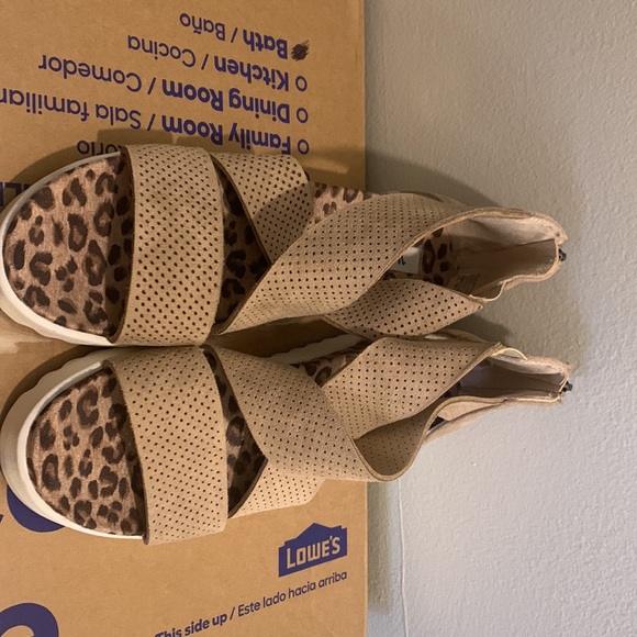 Sandals - Picture 2 of 2